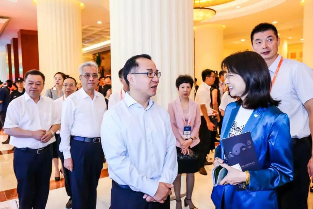 国家互联网信息办公室副主任刘烈宏等领导一行莅临威廉希尔500欧洲指数展台